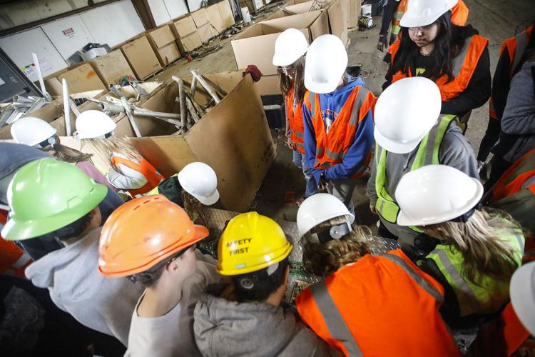 Meadowlark Elementary sixth graders spearhead inschool recycling