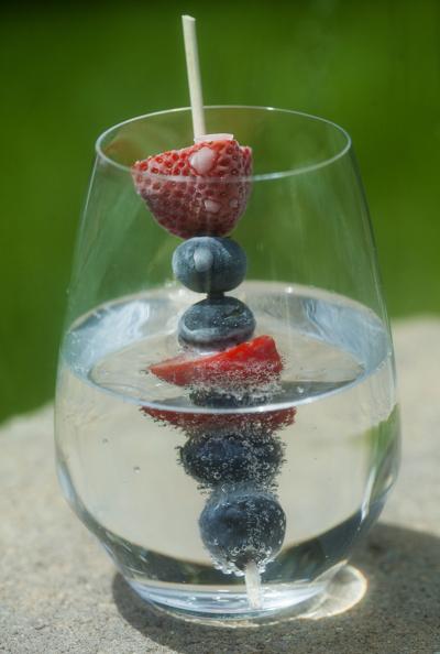 Fruit skewer summer drink tip
