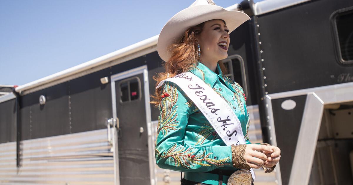 Texas rodeo queen keeps state's streak of first to check-in at NHSFR ...