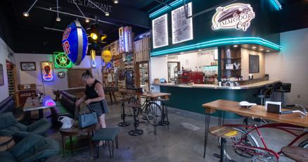Commodore Cafe : vimarsana.com