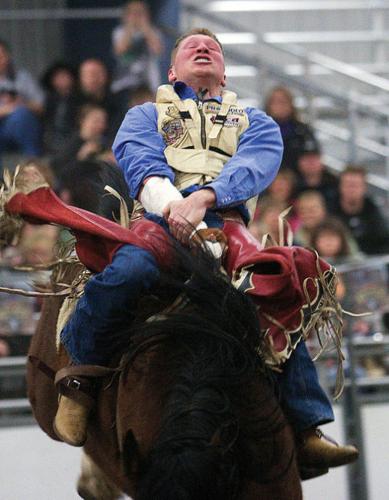 Hanging on | Sports | gillettenewsrecord.com