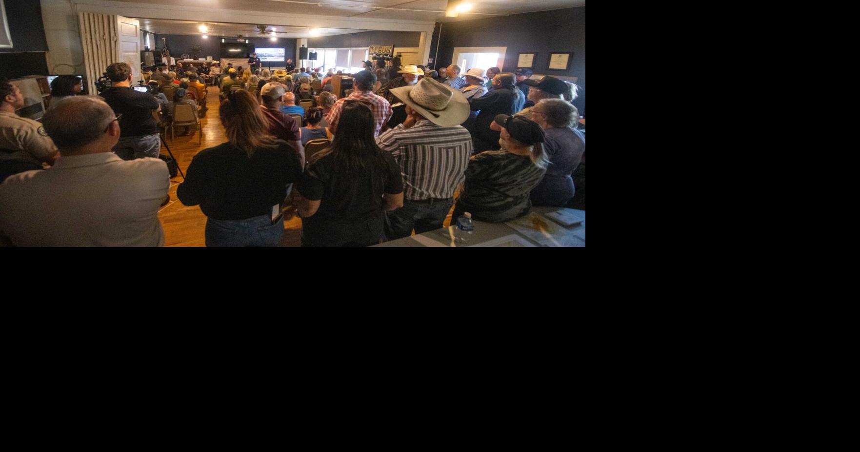 Glade Park community shows support for firefighters at meeting with team managing Snyder Fire
