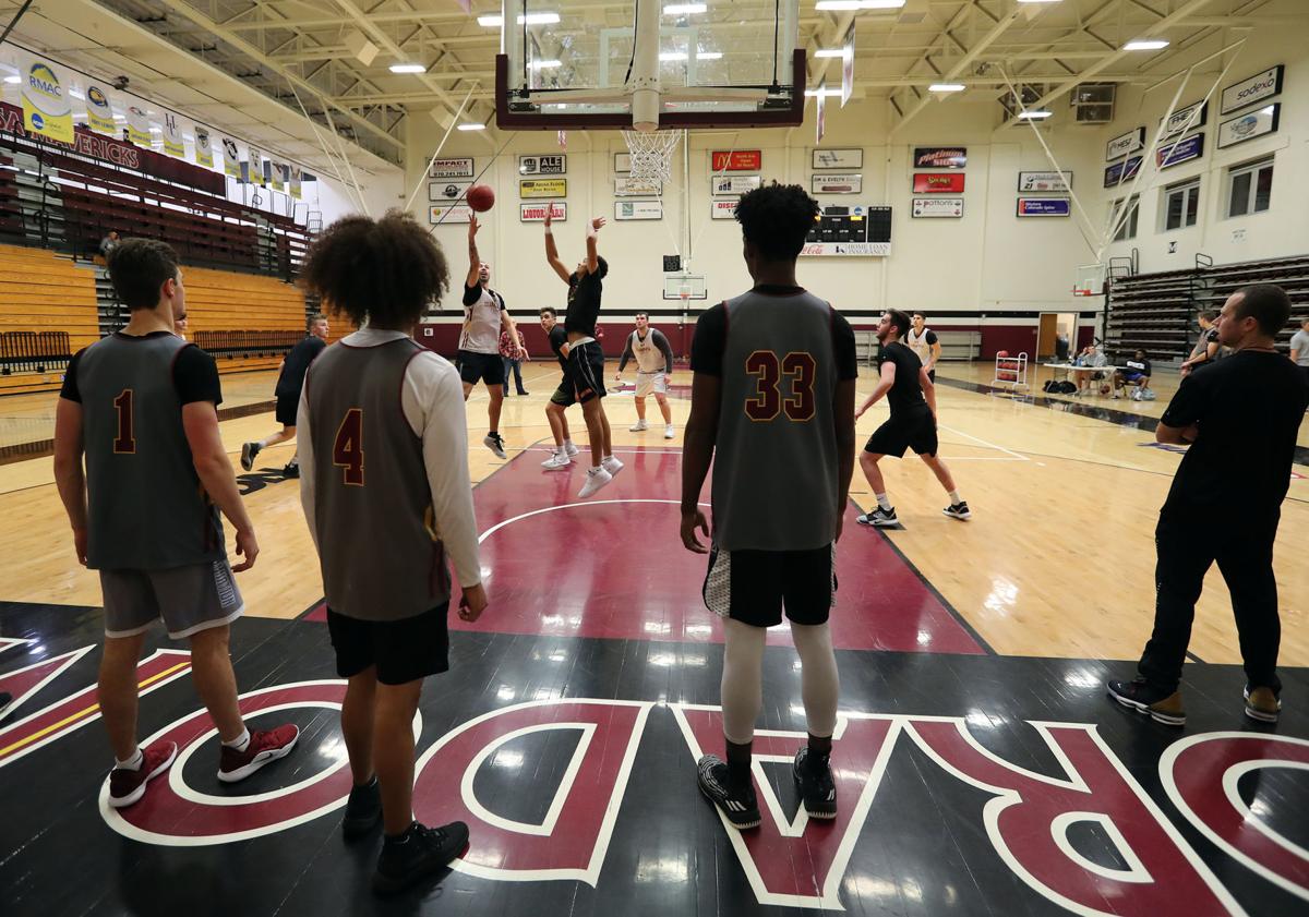 Cmu Men S Hoops Team Enters Season With New Faces Cmu