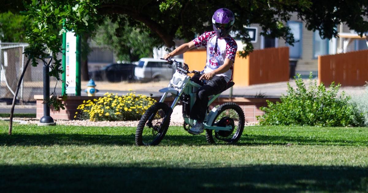 061126 LR E-Motorcycle E-Bike Story003.JPG