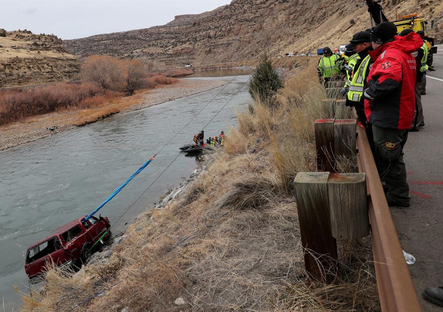 Body recovered from truck that crashed into Colorado River | Breaking ...