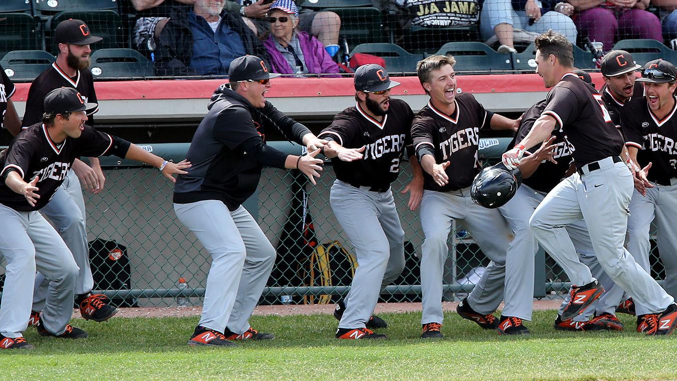 Cowley Rallies Past Monroe In Elimination Game Juco Gjsentinel Com