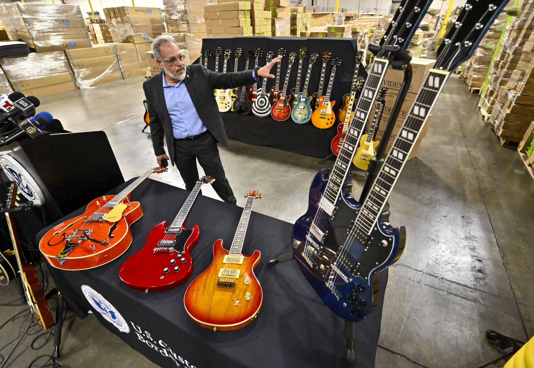 More Than 3,000 Fake Gibson Guitars Seized At Los Angeles Port | U.S ...