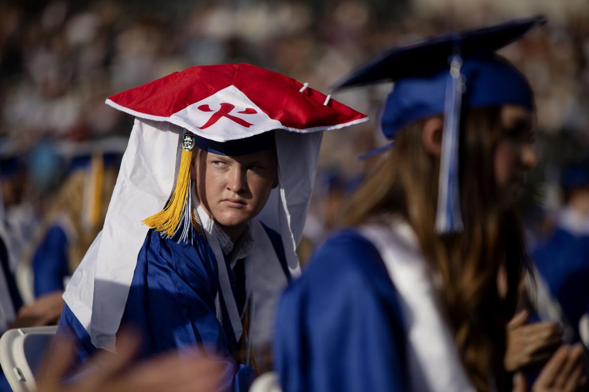 051821-fea-fmhsgrad15-ml