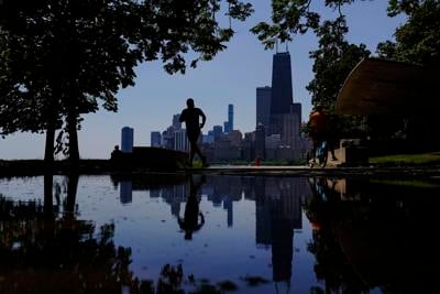 Chicago_Skyline_Lake_Michigan_AP_FILE_2022