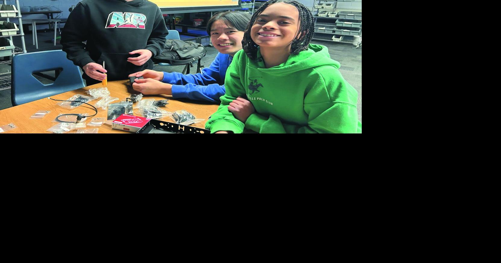 Build a bot: Mukwonago Engineering Club students constructing AI robot