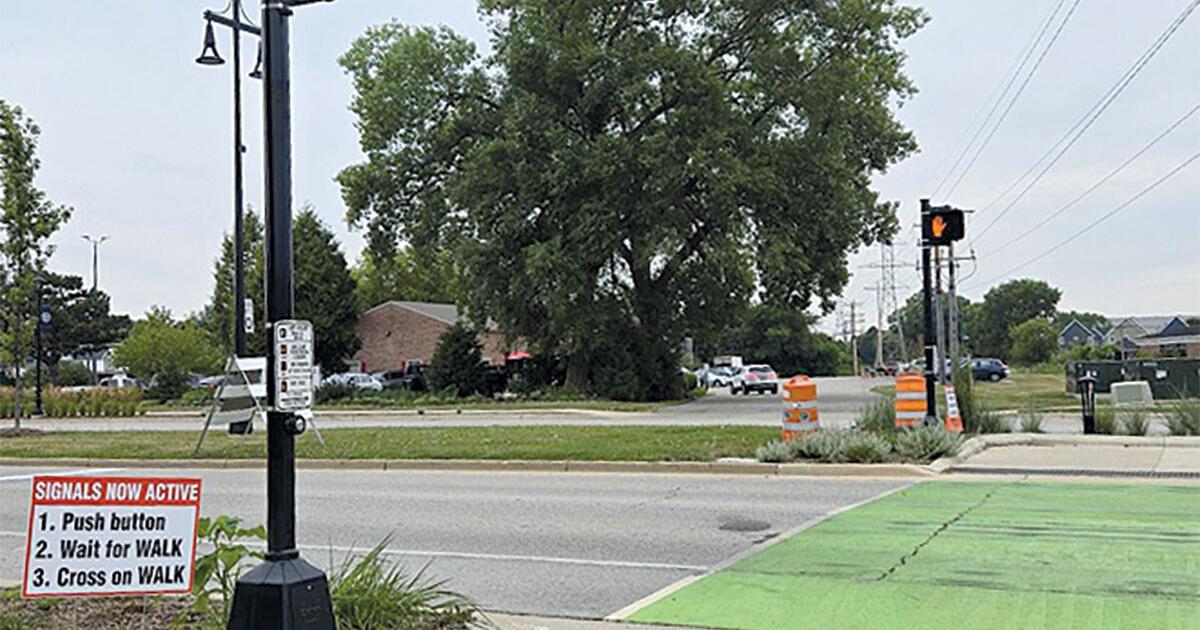 Mequon Road crossing signal now running