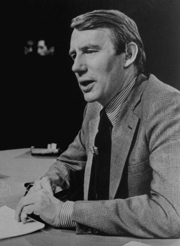 Robert MacNeil, creator and first anchor of PBS 'ϲʿ¼Hour' nightly newscast, dies at 93 - 01