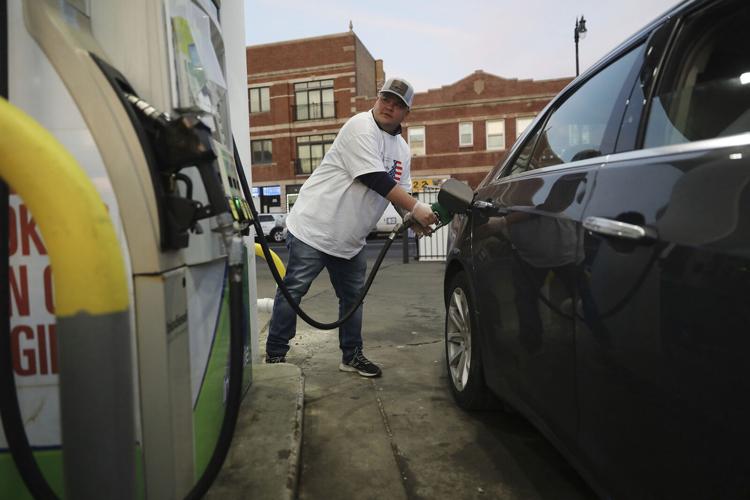 Willie Wilson's third gas giveaway brings free fuel to Chicago