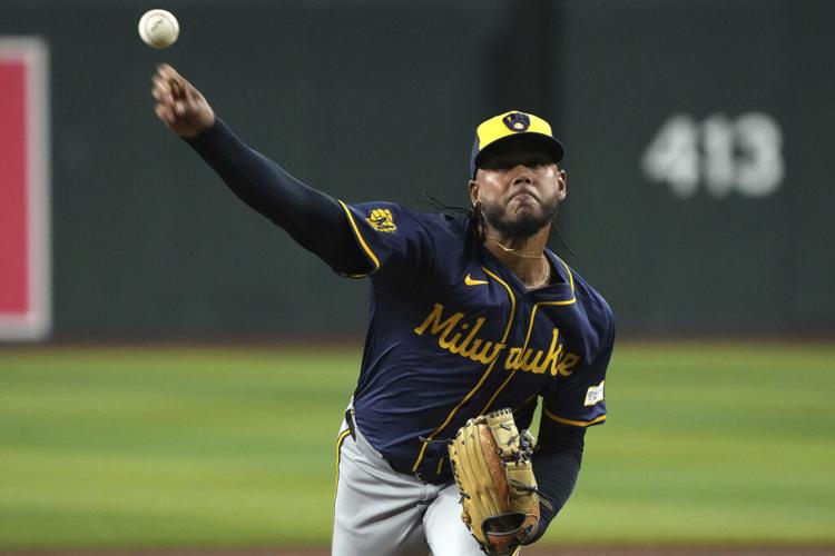 Hoskins homers, Brewers extend NL Central lead with 21 win over