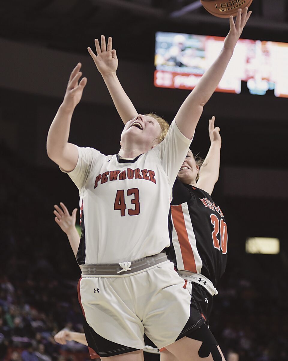 Pewaukee Pirates Dominate Semifinal, Set to Face Notre Dame in State Championship