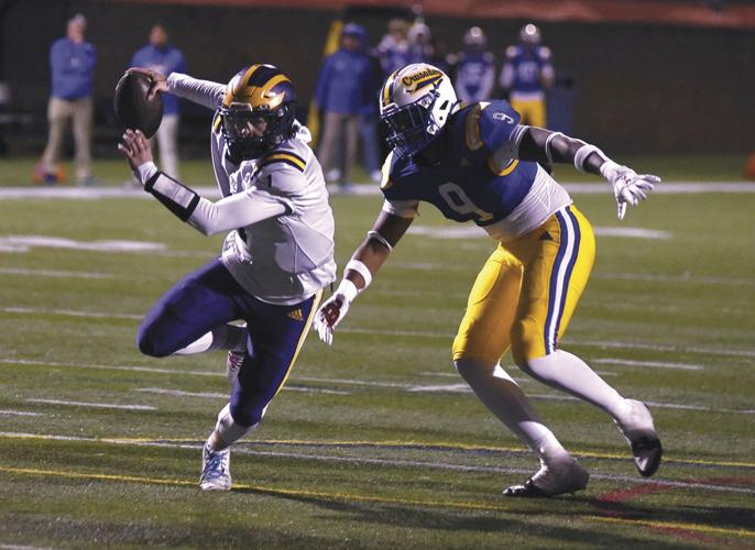 WIAA Div. 3 football playoffs New Berlin Eisenhower vs. Catholic