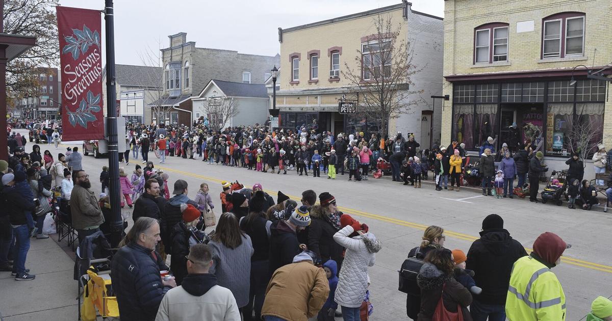 The 43rd Annual Grafton Christmas Parade Ozaukee County Slideshows