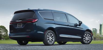 Auto Review The Chrysler Pacifica Minivan Has Much To Admire