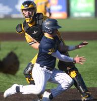 Raccoons overcome lapses to keep streaking