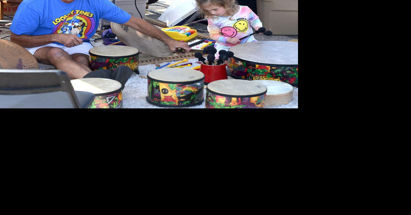 Pleasant weather brings many out to Oconomowoc Fall Fest Oconomowoc