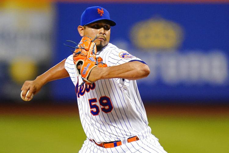 Escobar rallies Mets past Marlins in 10, back into 1st alone