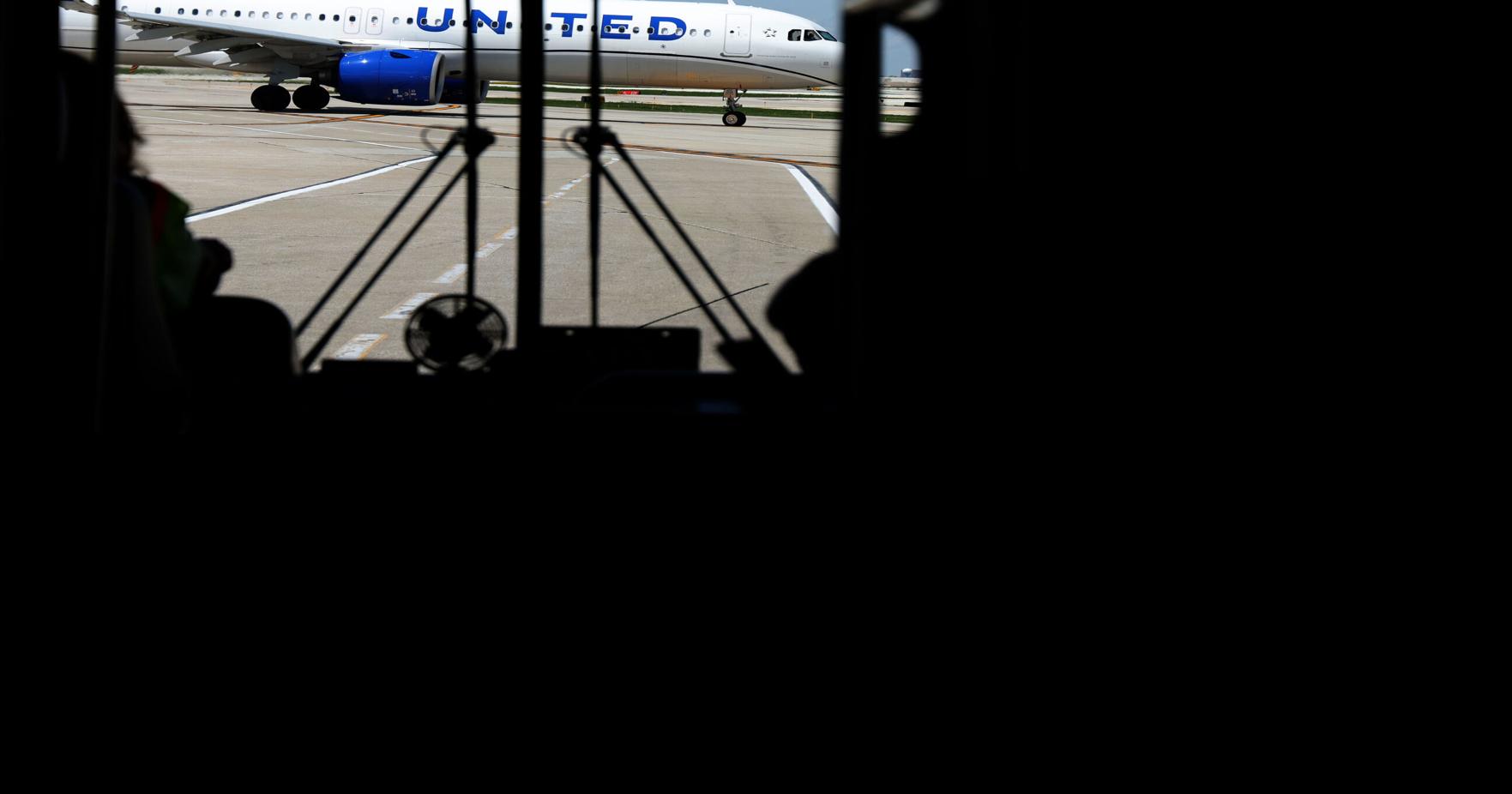 United Airlines cuts summer O'Hare flights at behest of FAA