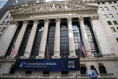 Wall Street slumps to 2022 low as dismal week, month close - 01