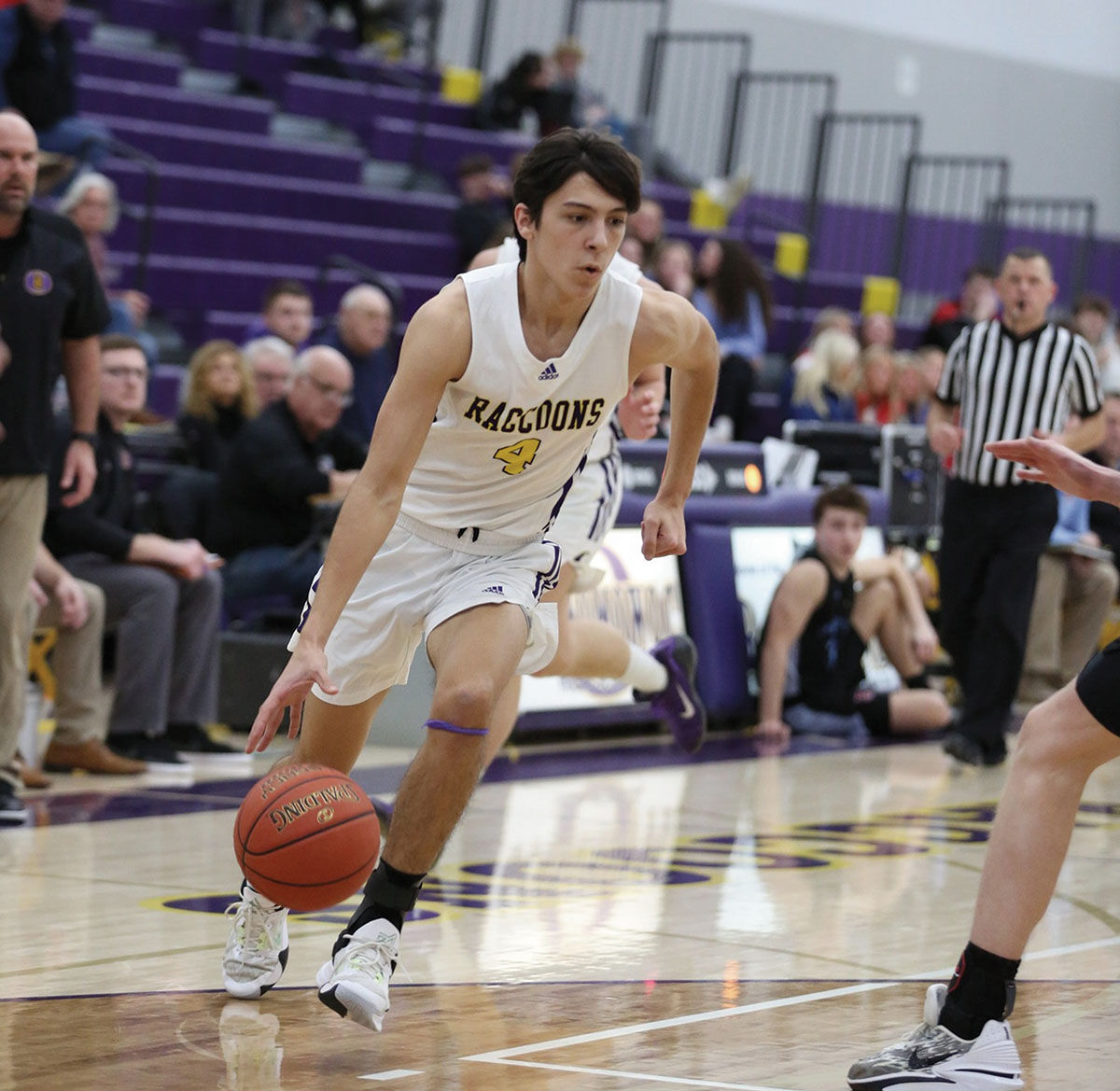 Oconomowoc Boys Basketball Thrives in Classic 8 Conference with Strong Performances