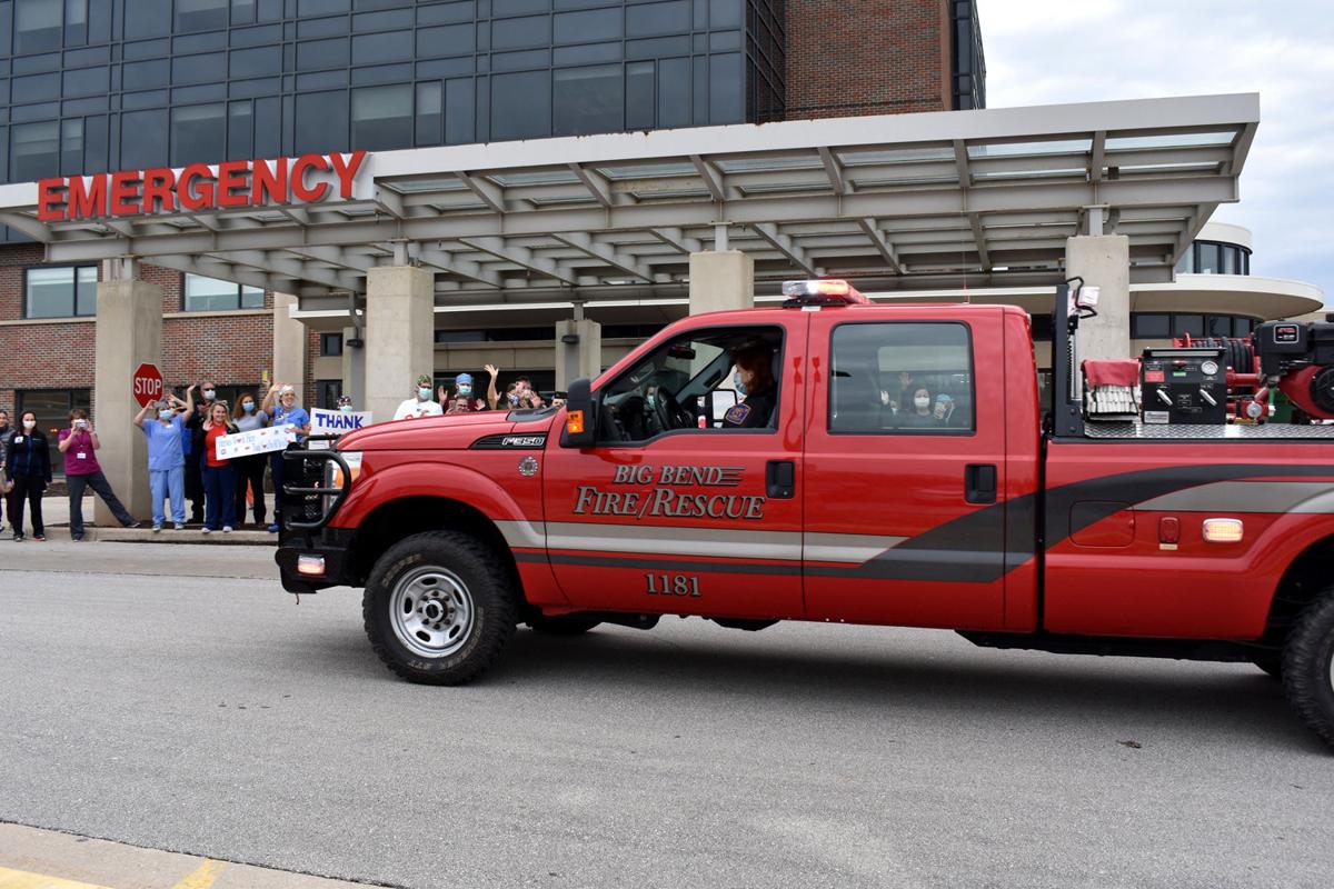 Parade Of Waukesha Co Vehicles Show Support For Local Healthcare Workers News Gmtoday Com