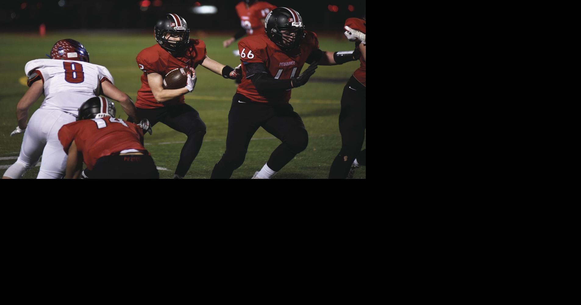 Slinger at Pewaukee football Slideshows