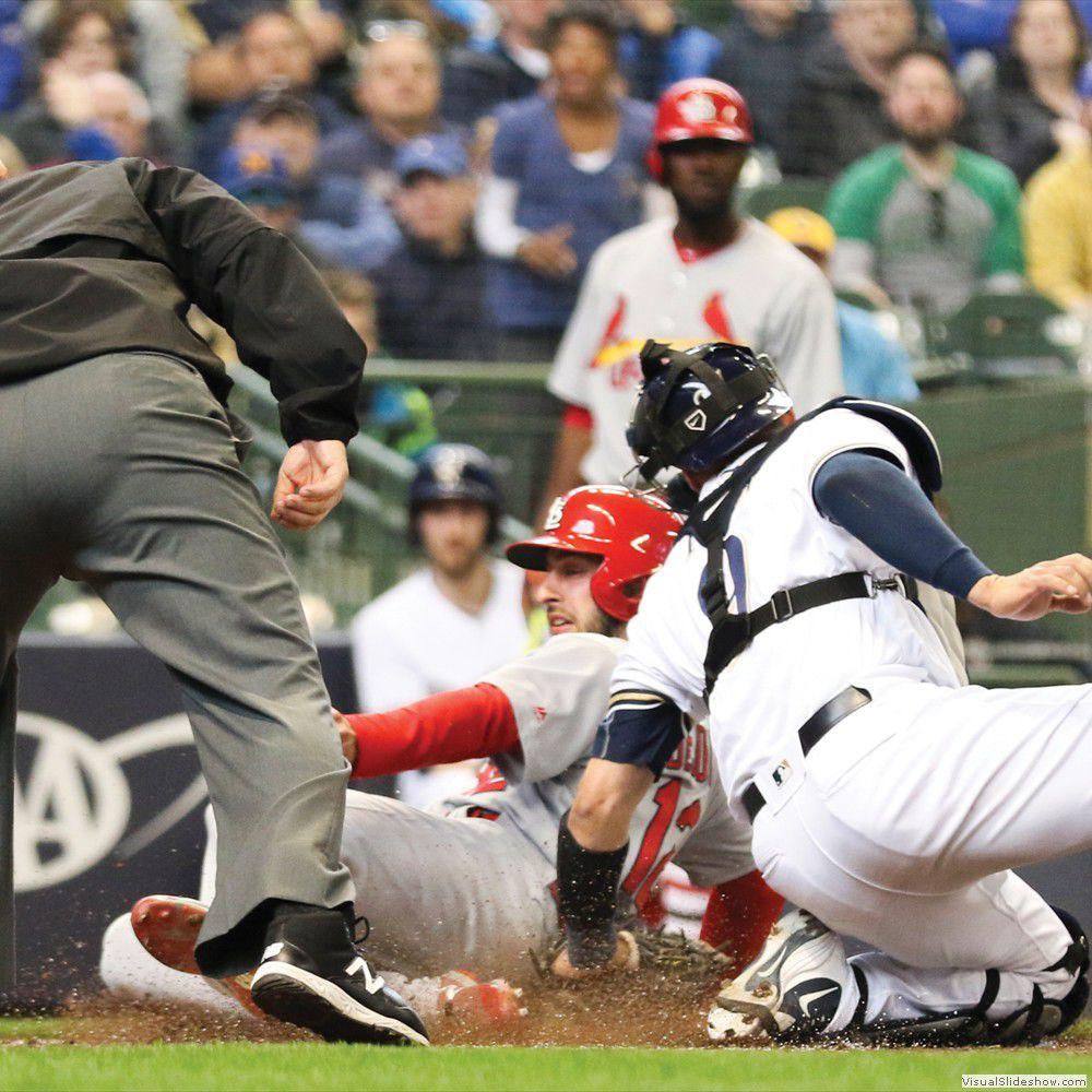 Racing Sausages at Miller Park, Milwaukee Brewers Editorial Stock