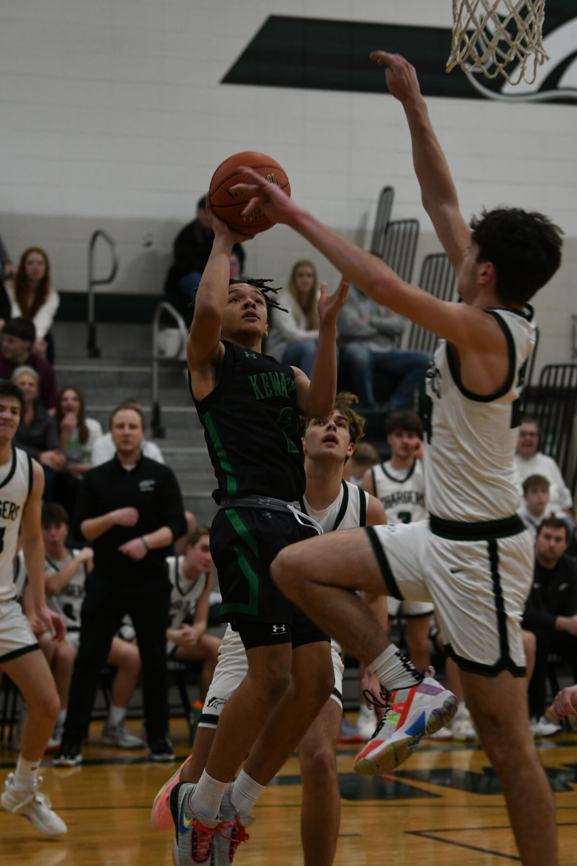 Kettle Moraine Lutheran’s Strong Defense and 3-Pointers Secure Victory Over Kewaskum in D3 Basketball Clash
