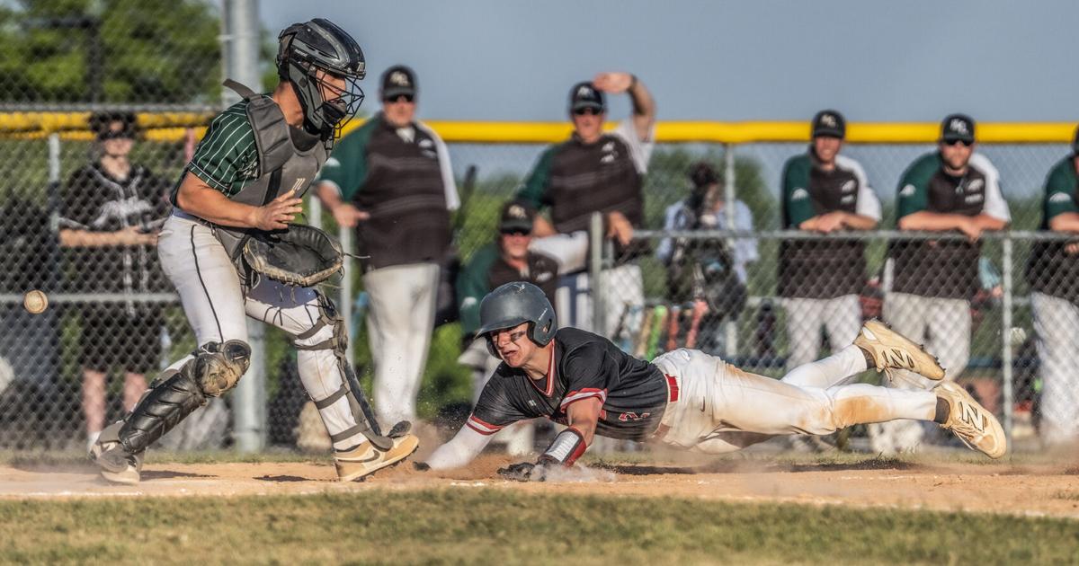 Pirates keep magic alive, pull past Chargers