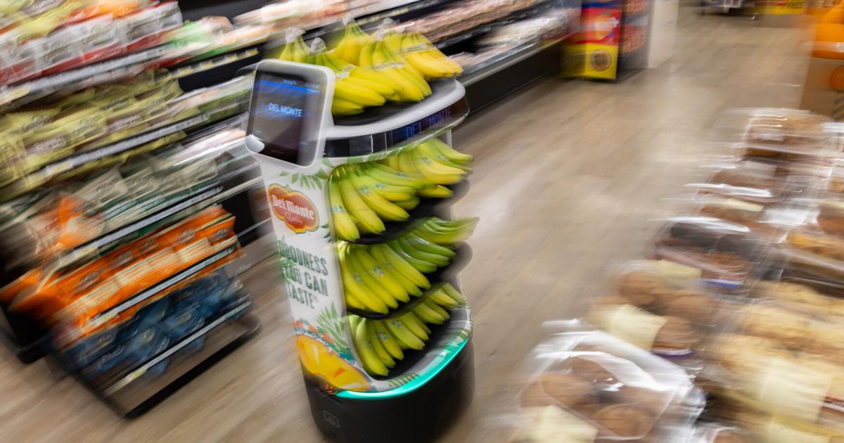 Banana-selling robots pitch customers in test run in Chicago suburbs