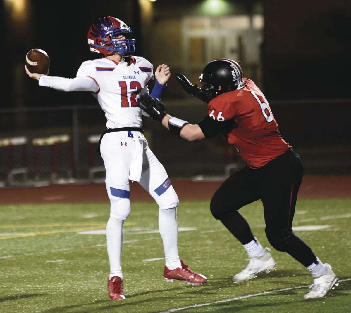 Slinger at Pewaukee football Slideshows