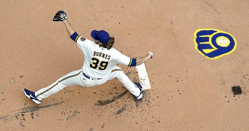 Brewers full doubleheader sweep of Giants; Peralta exits early | Milwaukee Brewers Brewers full doubleheader sweep of Giants; Peralta exits early | Milwaukee Brewers