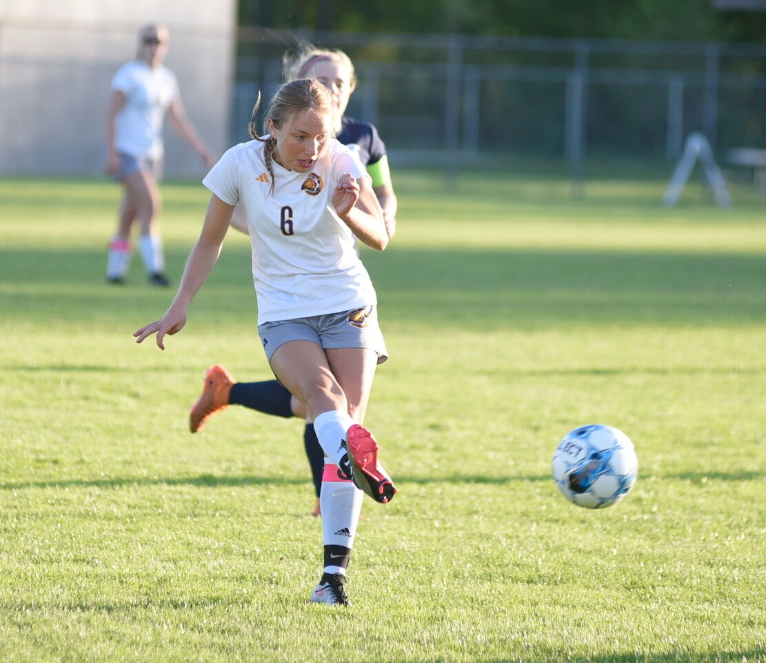 Brookfield East Spartans Soccer Shine in Victory Against New Berlin Eisenhower