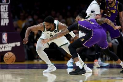D'Angelo Russell nets 44 as Lakers edge Bucks in last-second