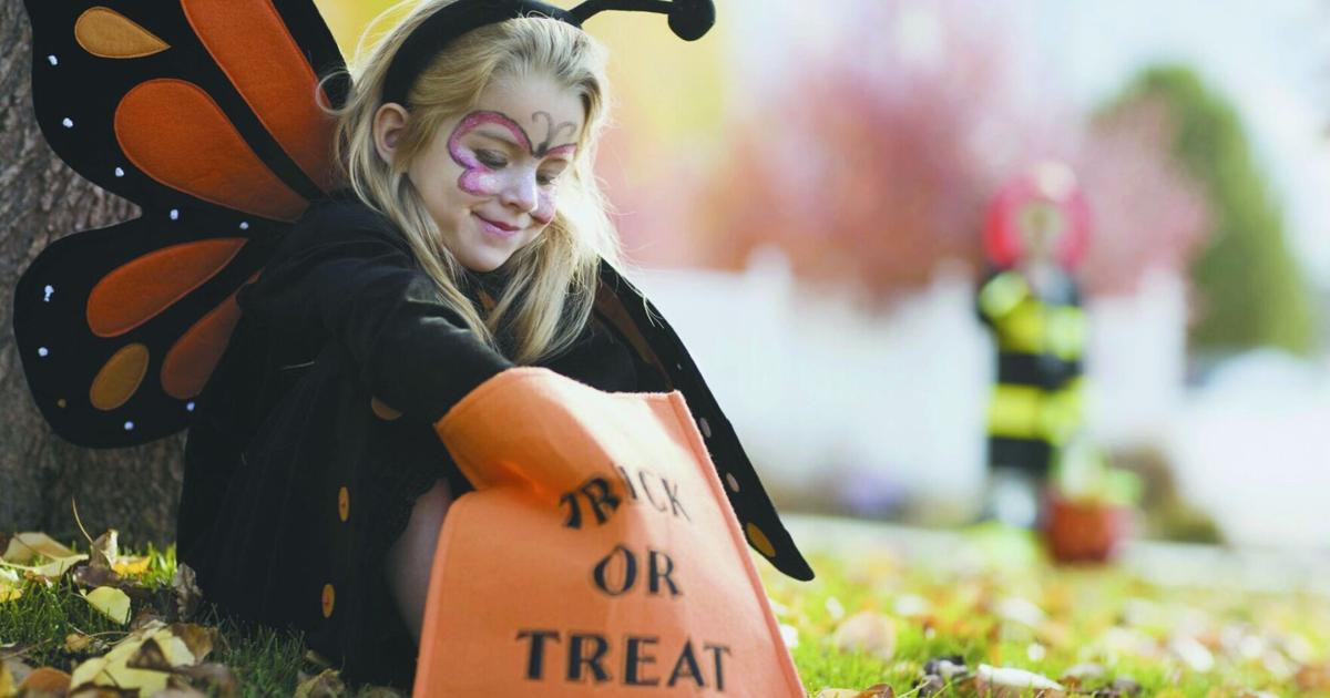 Fireman Kenny teaches Halloween safety to kids