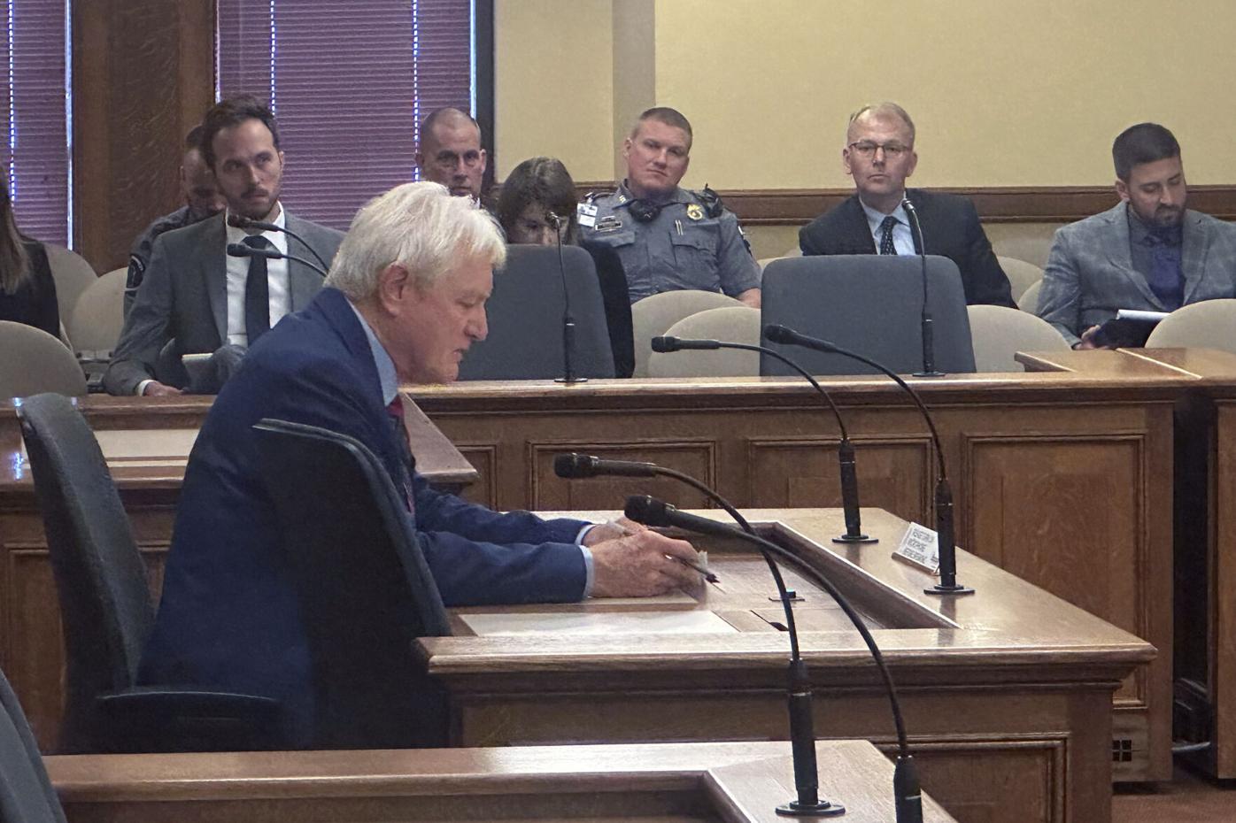 Ben 10 va Juli jinsiy aloqada bolishadi Katta kokrakli ayolni sikish video