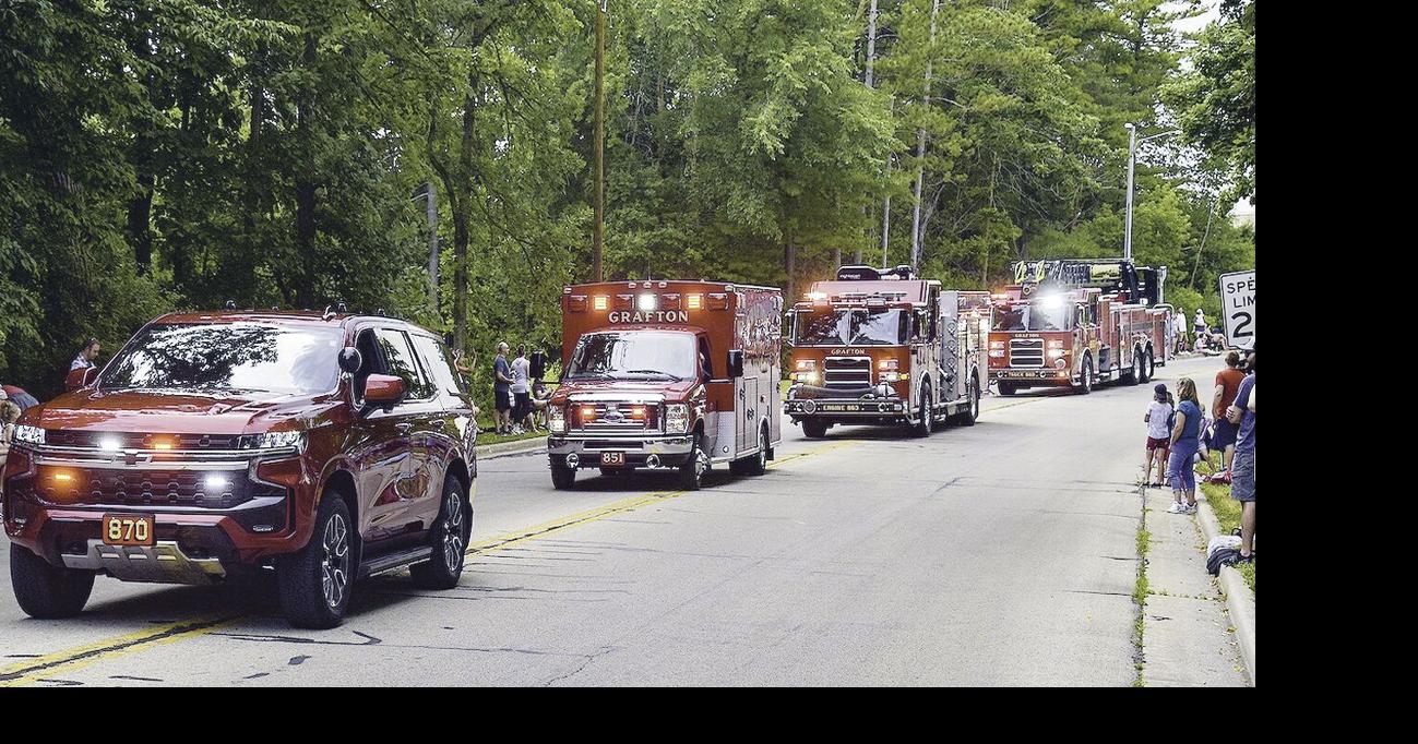 Grafton Holidaze Parade & Fireworks Ozaukee County Slideshows