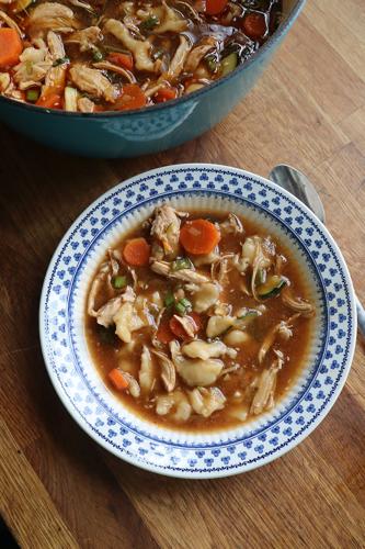 Korean hand-torn noodle soup with chicken lifts the spirit - 01