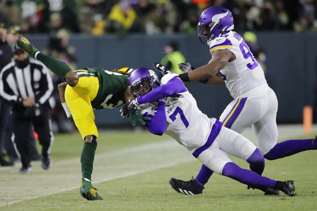 Packers rout Vikings 37-10 in cold to take NFC's No. 1 seed