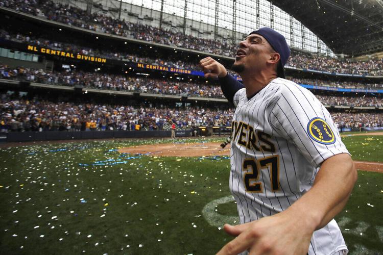 Brewers clinch 3rd NL Central title in 6 seasons despite loss to