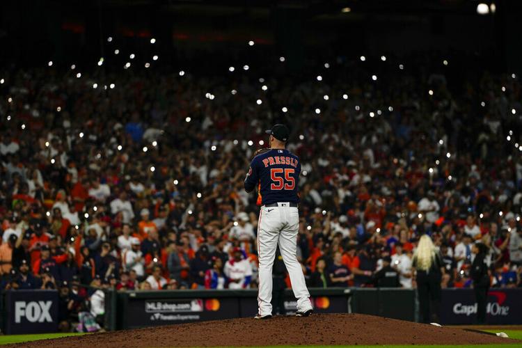 Astros burst ahead, beat Phillies to tie World Series at one-all - Los  Angeles Times