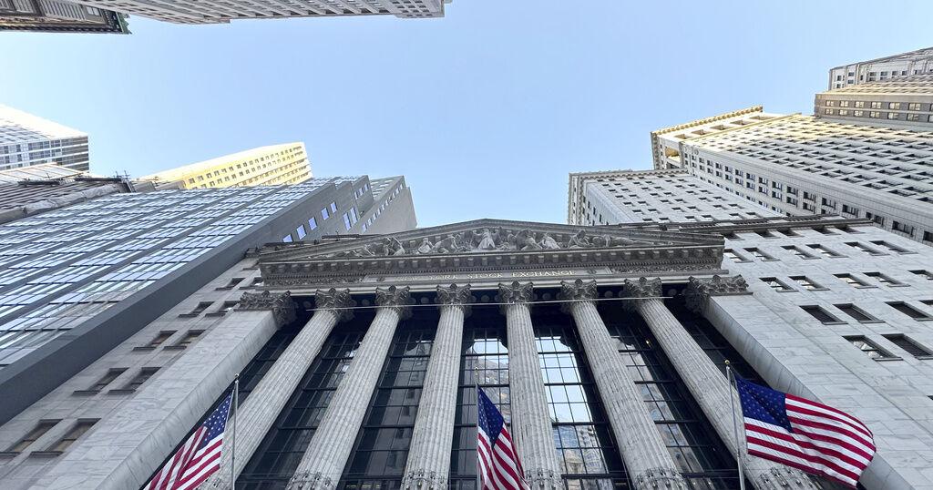 Stocks close higher Thursday, nudging the S&P 500 and Nasdaq to more highs