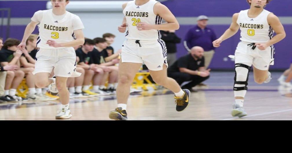 Oconomowoc High School boys win Classic 8 finale, gear for WIAA