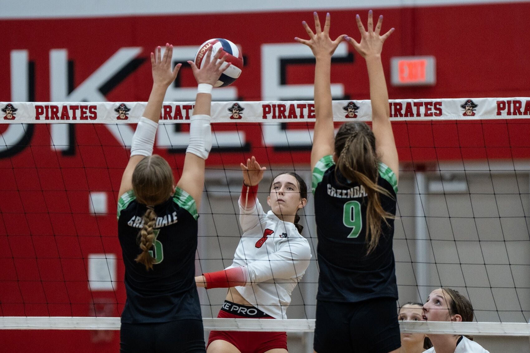 Pewaukee’s Girls Volleyball Team Dominates Senior Night with Win over Greendale, Finishes Conference Play Undefeated