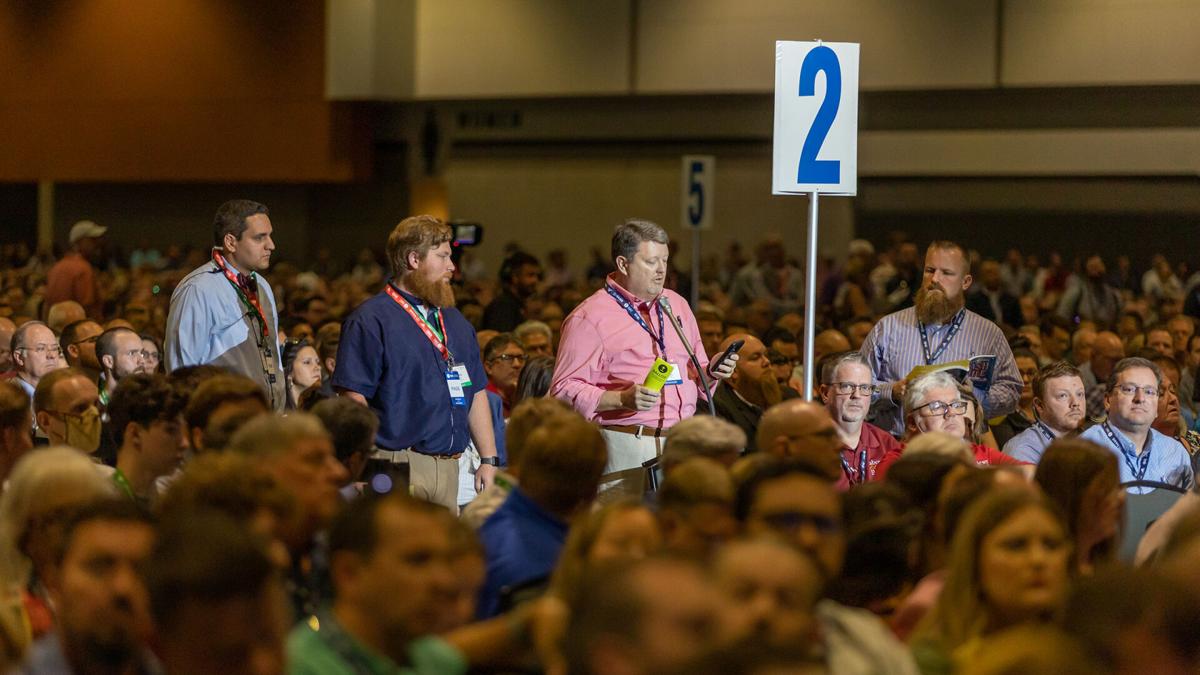 Messengers Use Custom Microphone System to Speak at 2021 SBC Annual Meeting