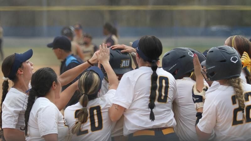 Softball advances in winner’s bracket with opening pod play win over Shenandoah